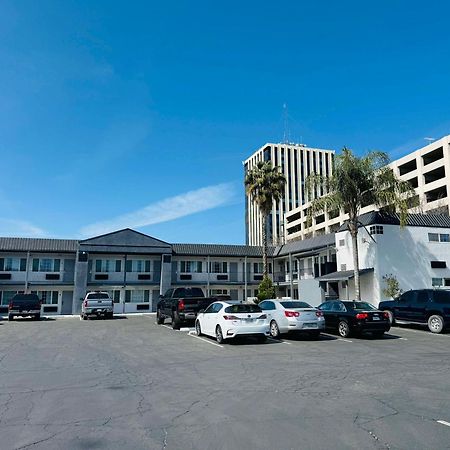 福来斯诺会议中心区温德姆旅程住宿 弗雷斯诺 外观 照片
