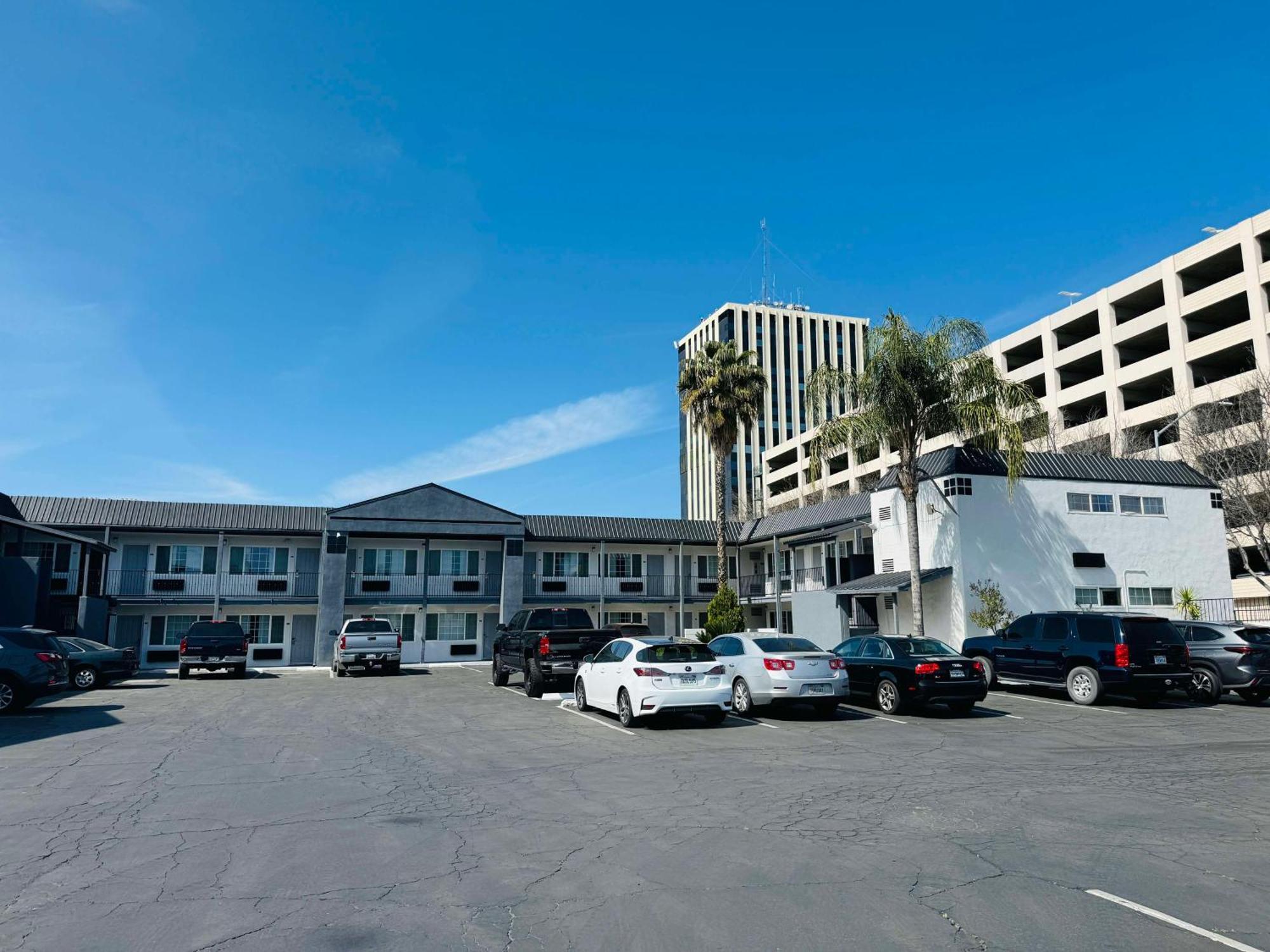 福来斯诺会议中心区温德姆旅程住宿 弗雷斯诺 外观 照片